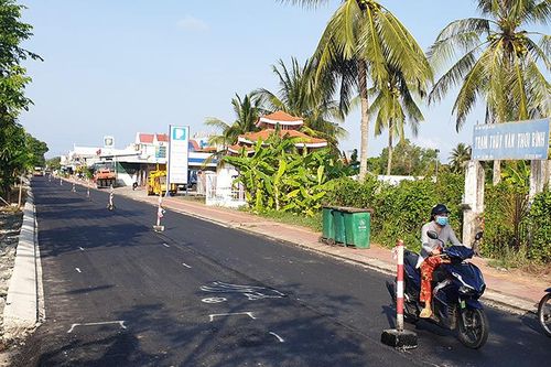 Người đàn ông bị xe lu tông tử vong