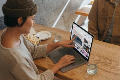 Microsoft lên kế hoạch dựa vào AI để đánh bại Apple