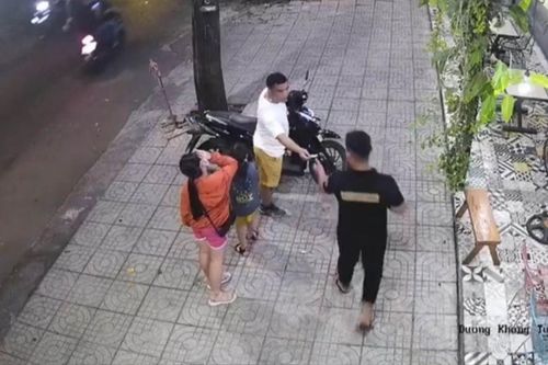 Người nhặt ví tiền của khách để quên ở quán cà phê giao nộp sau gần 2 tháng, bất ngờ với lời giải thích