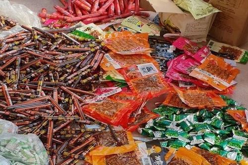 Sự thật hơn 1.000 sản phẩm không có nguồn gốc chuẩn bị đến cổng trường học ở Hòa Bình