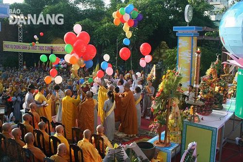 Bảo đảm hoạt động tôn giáo chính đáng, đúng pháp luật