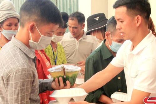 'Bếp cơm 0 đồng' nồng ấm tình thân
