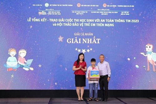 Trao giải cuộc thi Học sinh với an toàn thông tin 2023