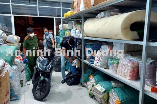 Công an Bình Dương triệt phá kho chứa hơn 100 bình 'khí cười'