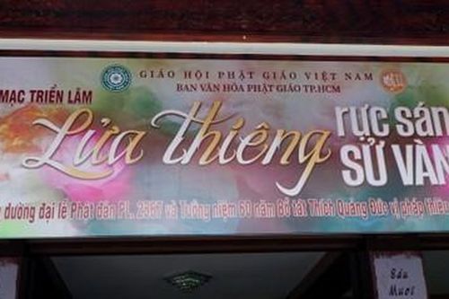 Chương trình biểu diễn nghệ thuật 'Lửa thiêng rực sáng sử vàng'