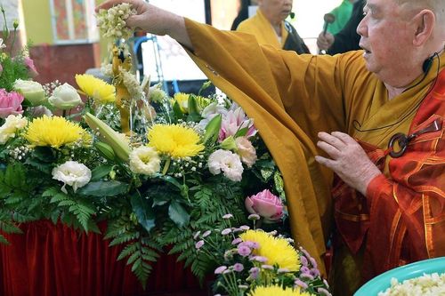 TP.HCM: Không khí hân hoan trong lễ Mộc dục tại các tự viện Phật giáo người Hoa