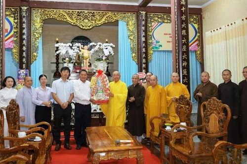 Bình Thuận: Đoàn UBMTTQVN tỉnh chúc mừng Phật đản Phật lịch 2567