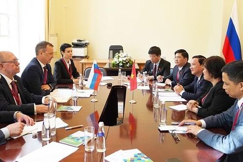 Phó Chủ tịch Quốc hội Nguyễn Khắc Định tham dự Đại hội Sinh thái quốc tế Nevsky ở St. Petersburg, Liên bang Nga