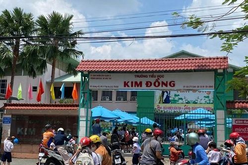 Phụ huynh thắc mắc vì họp cuối năm vẫn bị kêu gọi đóng tiền mua tivi, nhà trường nói gì?