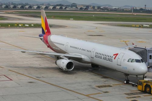 Giây phút sợ hãi khi cửa máy bay chở 200 người bật mở giữa không trung