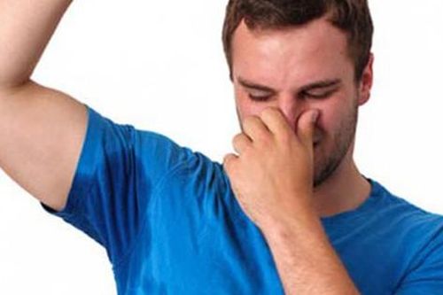 Bị hôi nách bạn hãy làm cách này để bớt mùi