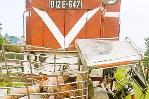 Hải Phòng: Va chạm giữa tàu hỏa và xe 3 bánh, 1 người tử vong