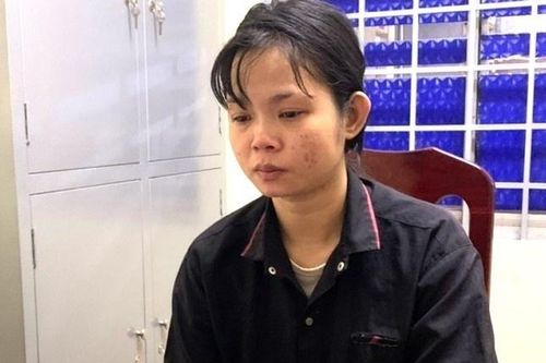 Nữ tiếp viên karaoke đánh con trai 1 tuổi tử vong