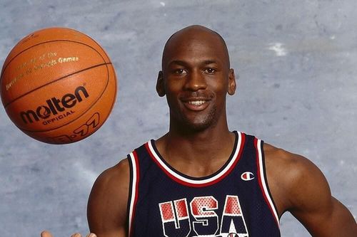 Michael Jordan thống trị làng bóng rổ thế nào