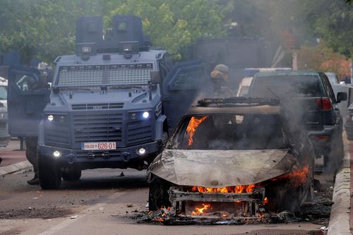 Serbia điều quân đội đến sát biên giới với Kosovo