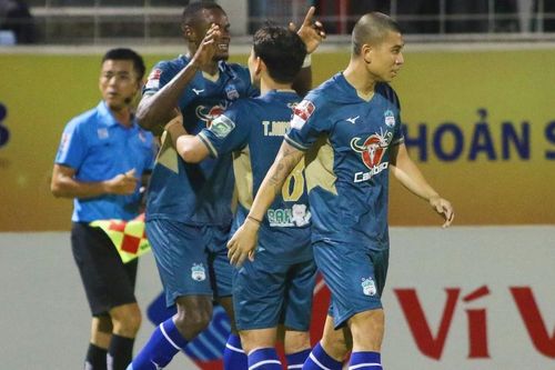 HLV Kiatisuk: 'HAGL đá sân khách chỉ mong hòa'