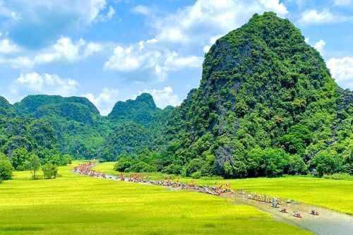 Ninh Bình khai mạc tuần lễ du lịch 'Sắc vàng Tam Cốc-Tràng An' năm 2023