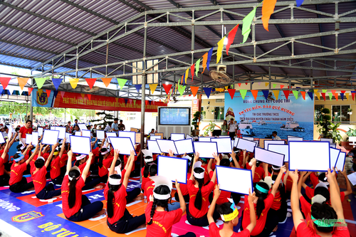 Xây đắp tình yêu biển, đảo cho học sinh