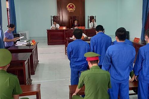 Cùng chơi cùng chịu