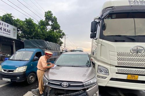 Dùng xe container và xe khách chặn đường, bắt giữ ô tô chở nghi phạm trộm xe máy liên tỉnh