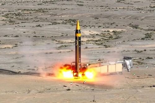 Iran tuyên bố phóng thành công tên lửa tầm bắn 2.000 km