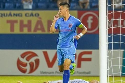 B.Bình Dương 1-1 CLB Hà Nội: Tiến Linh ghi bàn thắng đầu tiên tại giải
