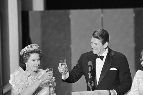 FBI công bố tài liệu về âm mưu ám sát Nữ hoàng Elizabeth II ở Mỹ