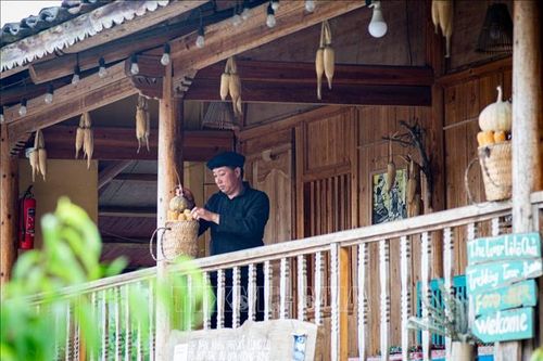 Trưởng thôn tiên phong làm du lịch ở Lô Lô Chải