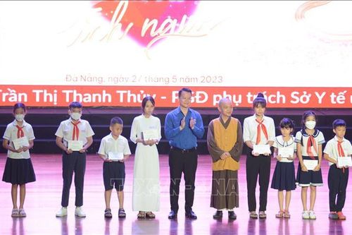 Ấm áp tình người chương trình văn nghệ gây quỹ từ thiện