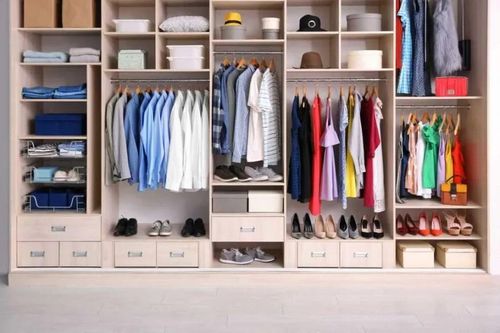 Không cần bàn ủi bạn vẫn giữ được quần áo phẳng phiu nhờ mẹo vặt này