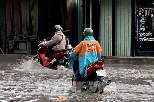 Thành phố Hồ Chí Minh mưa lớn, ngập nhiều tuyến đường