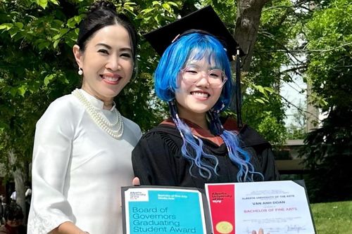 Con gái một nữ MC Việt tốt nghiệp loại xuất sắc tại Canada