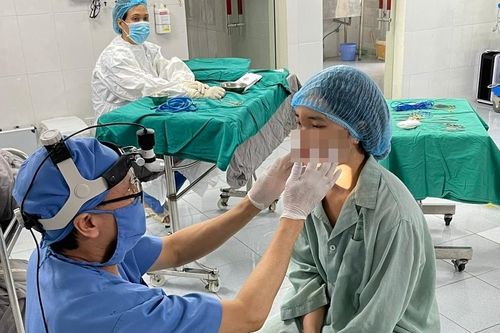 Gặp biến chứng vì cấy chỉ nâng mũi và tiêm filler 'tai Phật' cầu tài lộc