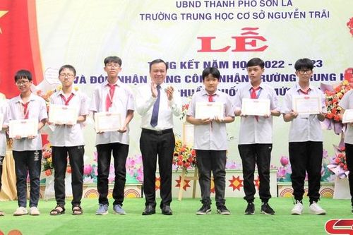 Trường THCS Nguyễn Trãi đạt chuẩn quốc gia mức độ 2
