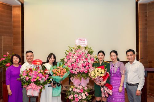 MV nghệ thuật 'Lời Bác dặn trước lúc đi xa' của NSƯT Hương Giang được giới thiệu trên Bản tin Quốc tế