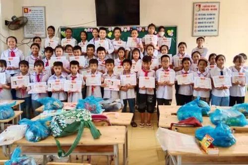 Chúng ta đang quá dễ dãi với tờ giấy khen học sinh?