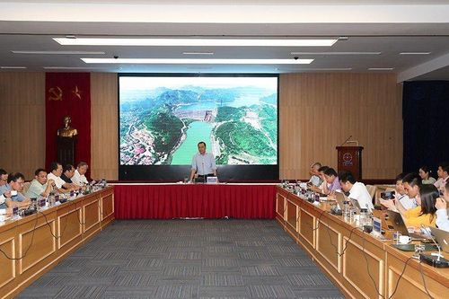 Vì sao EVN báo lỗ triền miên?