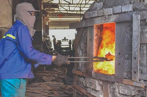 Lửa rèn vẫn đỏ