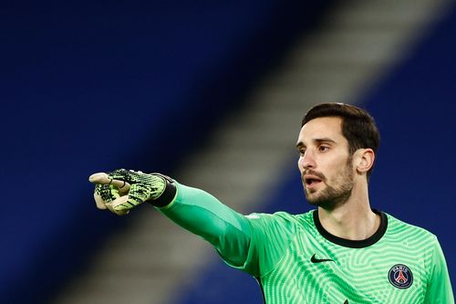 Thủ môn PSG nguy kịch vì bị ngựa đá