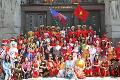 Sắc màu Việt Nam bừng sáng trong Lễ hội các dân tộc thiểu số tại Czech