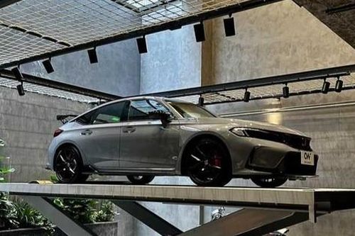 Cường 'đô la' bổ sung Honda Civic Type R 2023 vào bộ sưu tập