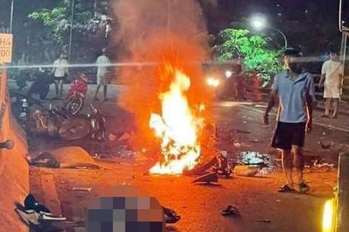 Hải Phòng: Xe máy đối đầu xe tải trong đêm, 2 người tử vong