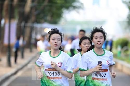 Giới trẻ hào hứng chạy marathon nói không với thuốc lá