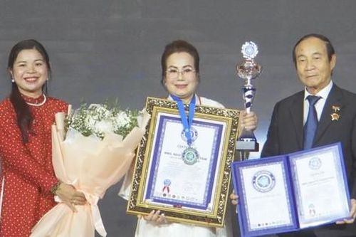 Bộ sưu tập ấm chén tử sa 'Tâm trà Diệu Bảo' lập Kỷ lục Thế giới