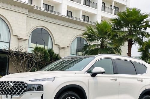 Hyundai Santa Fe 2023 trúng biển ngũ quý 1 'hét' giá 2,5 tỷ đồng