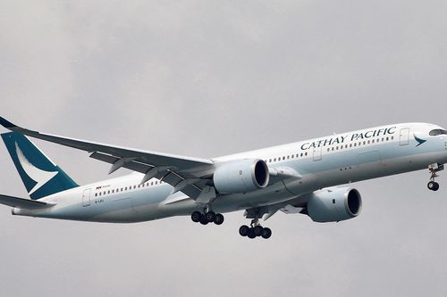 Cười nhạo hành khách không biết tiếng Anh, 3 tiếp viên hàng không bị sa thải