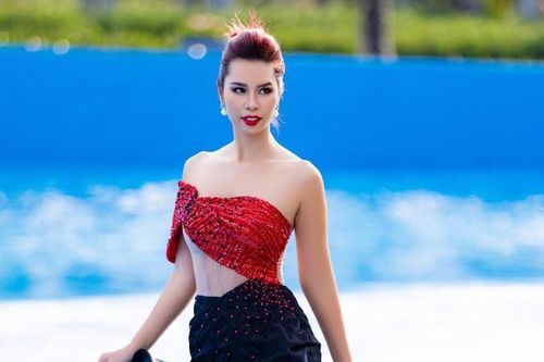 Siêu mẫu Hà Anh, mẫu nhí diễn thời trang cùng dàn mô tô