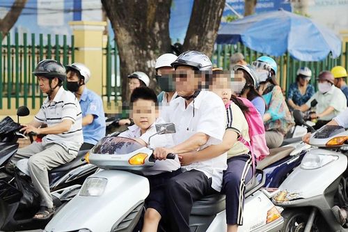 Từ vụ bé 4 tuổi vặn tay ga xe máy làm 3 người chết, bỏ ngay thói quen nguy hiểm