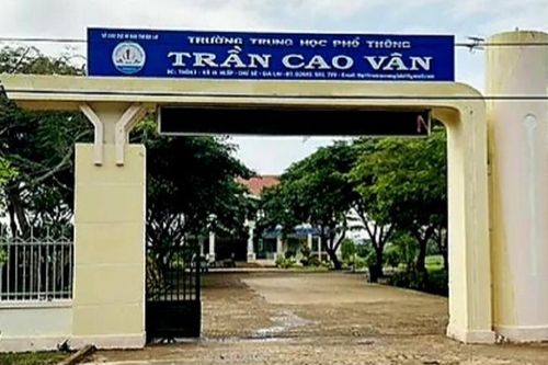 Thủ quỹ trường học chiếm đoạt 450 triệu đồng để chơi chứng khoán