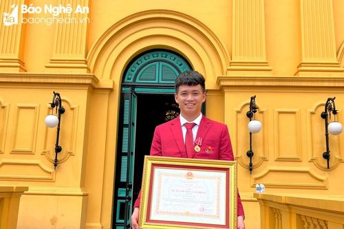 Huân chương Lao động ở tuổi 20 của vận động viên lặn Nghệ An